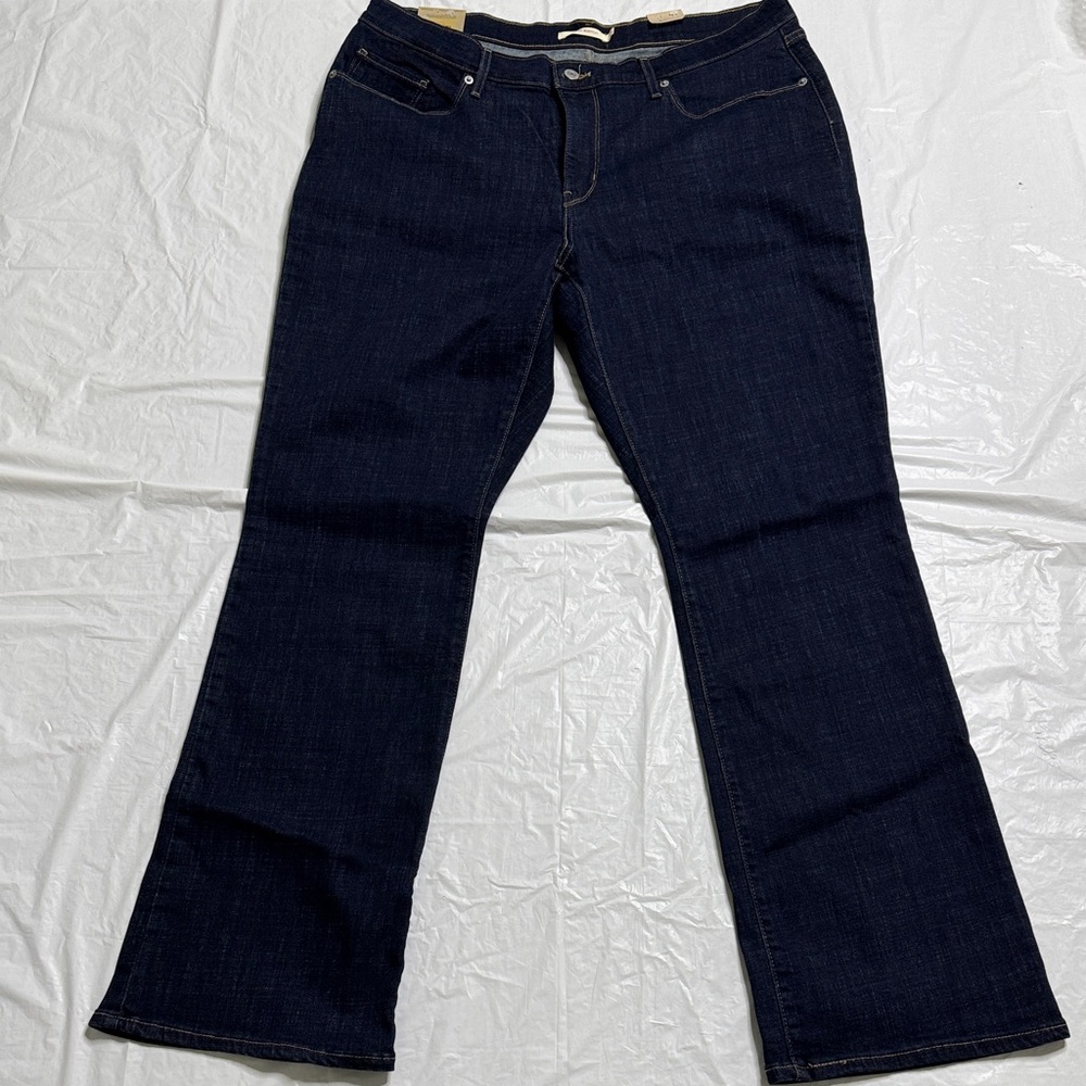 Women’s Levi’s Classic Bootcut Jeans. Dark Wash. Size 16L. 
New